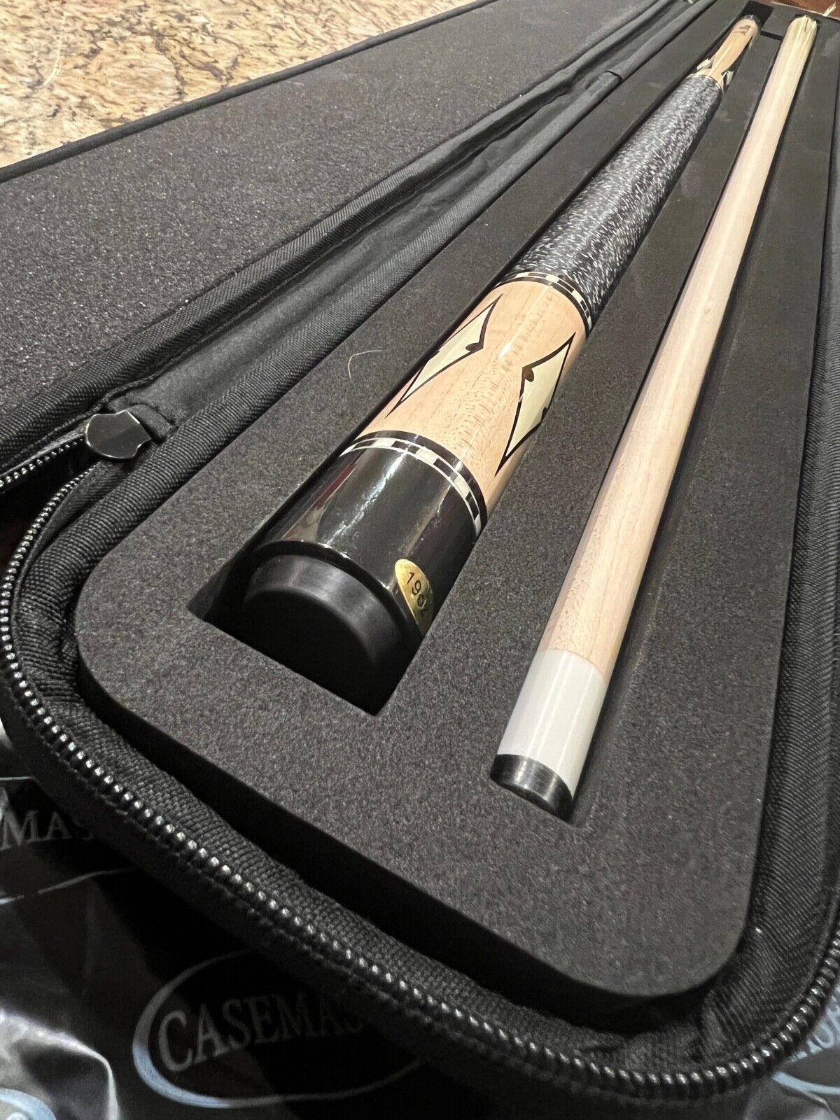 CASEMASTER PARALLAX CUE CASE RED W/ COMPARTMT. NEW PADDED SHIPS FREE BEST PRICE