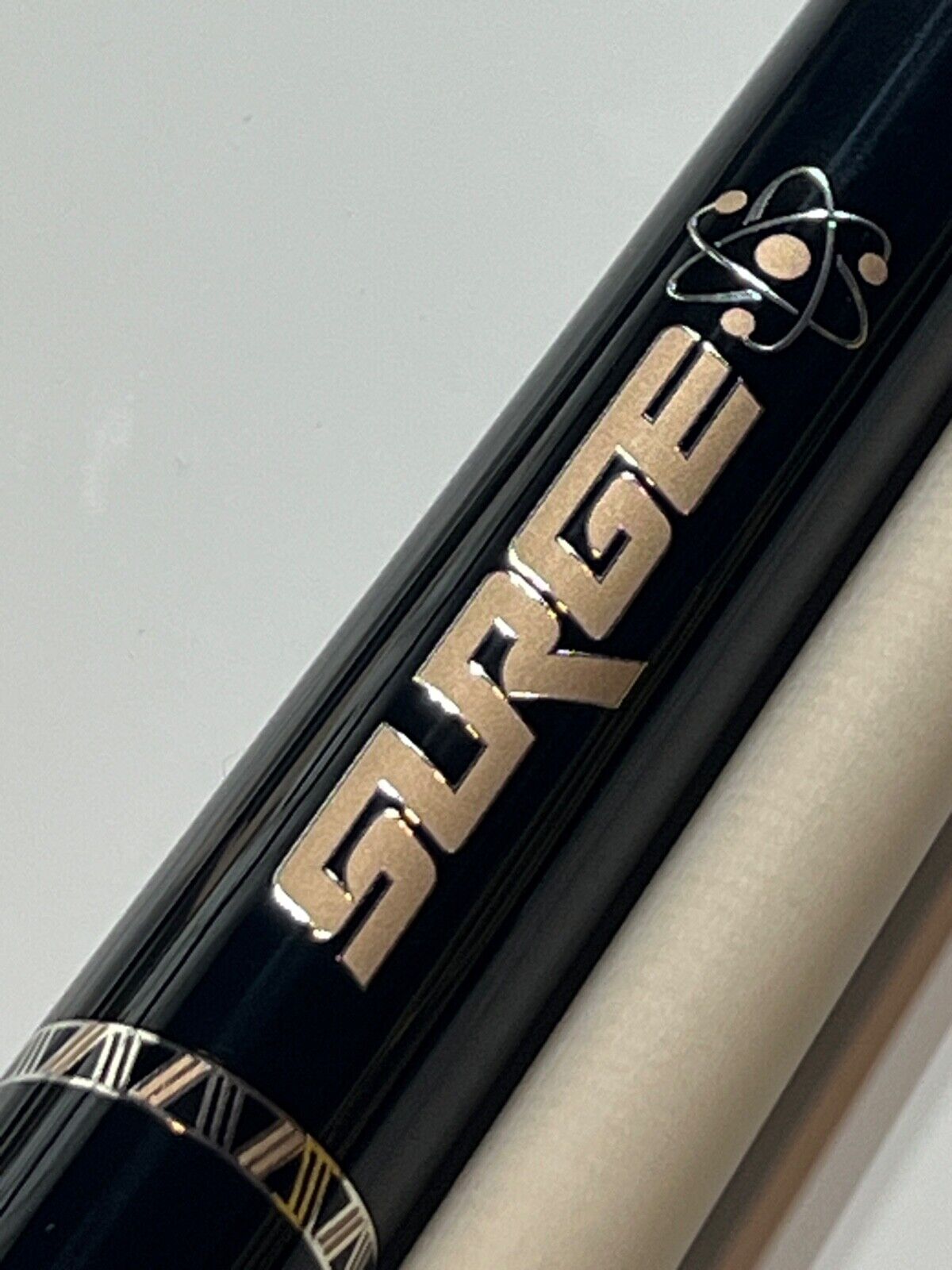 CUETEC AVID SURGE BREAK CUE BLACK GOLD BRAND NEW 95-330 NW SHIPS FREE