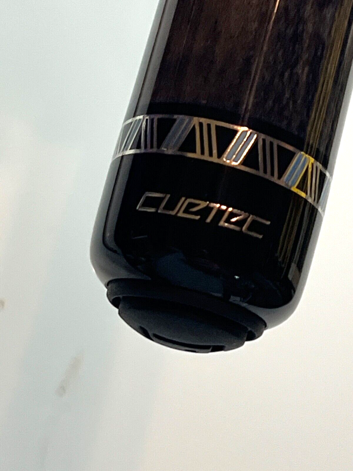 CUETEC AVID SURGE BREAK CUE BLACK GOLD BRAND NEW 95-330 NW SHIPS FREE