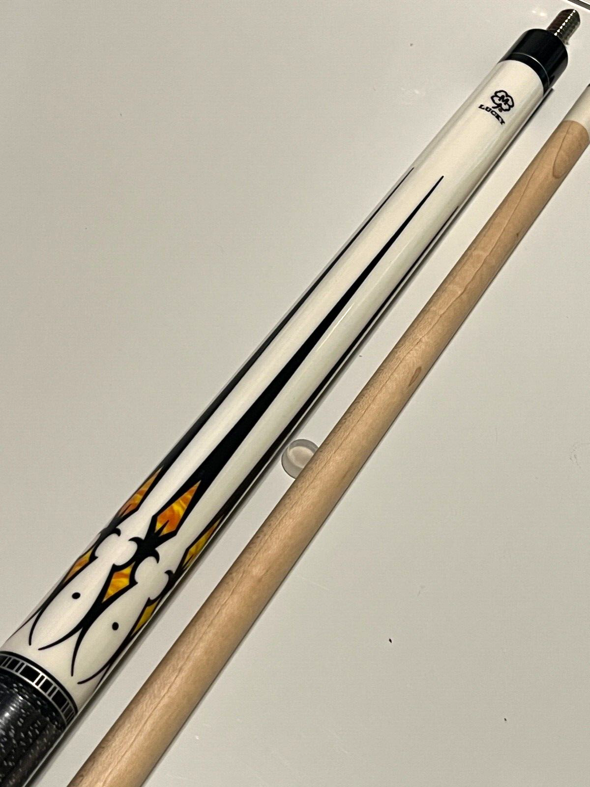 MCDERMOTT L40 LUCKY POOL CUE BRAND NEW 19 OZ 13MM TIP FREE SHIPPING FREE CASE