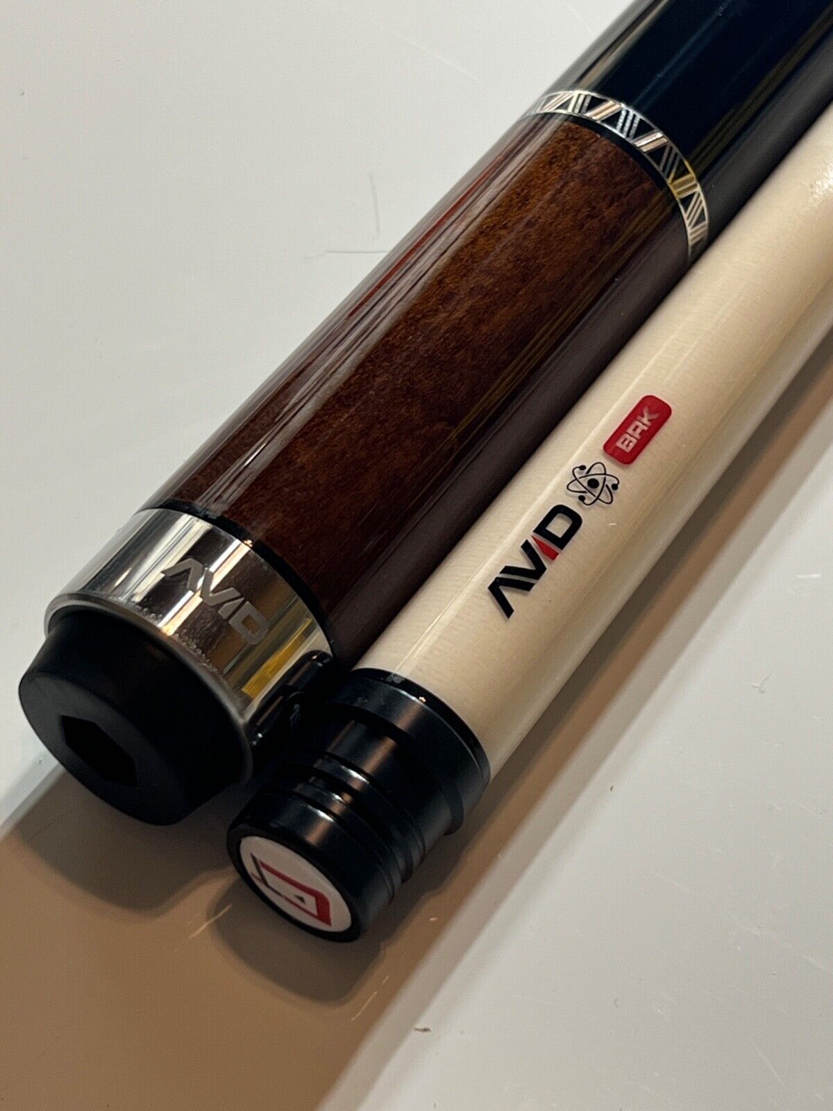 CUETEC AVID SURGE BREAK CUE BROWN STAIN  BRAND NEW 95-331 NW  SHIPS FREE