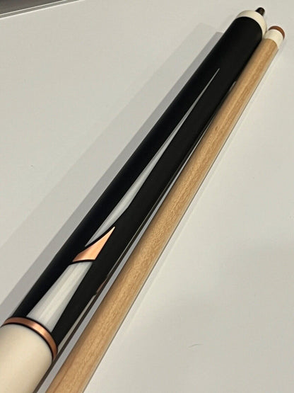 LUCASI LUX 63 CUSTOM CUE LIMITED #41/150 & WHYTE CARBON 12MM SHAFT