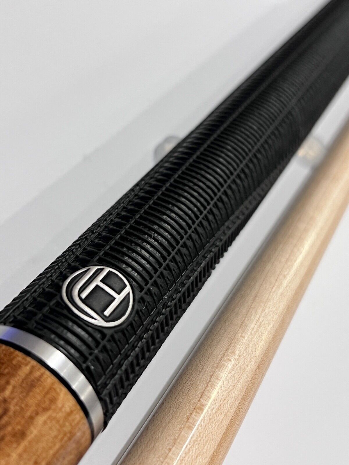 LUCASI LHE20 CUE HYBRID 11.75 SHAFT AND PLAYERS BREAK STICK